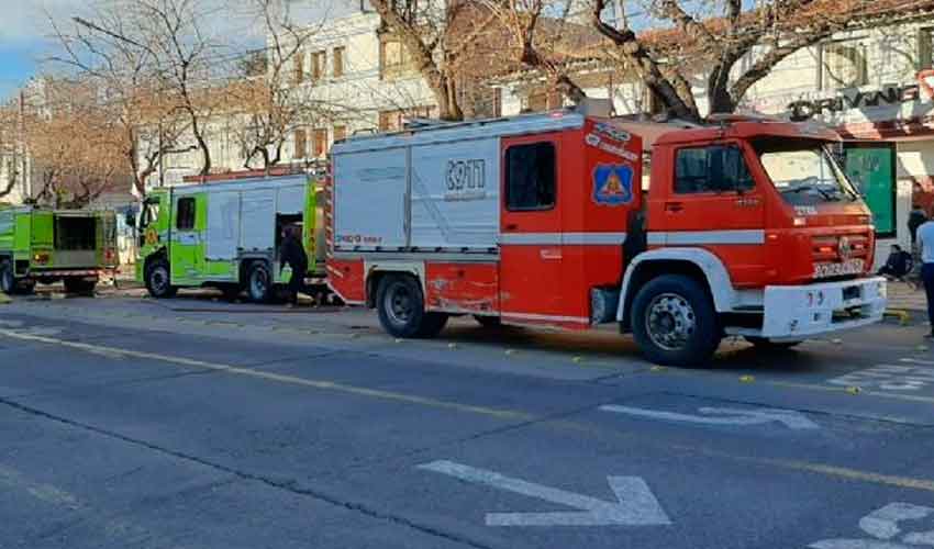 Bomberos implementan el WhatsApp para emergencias