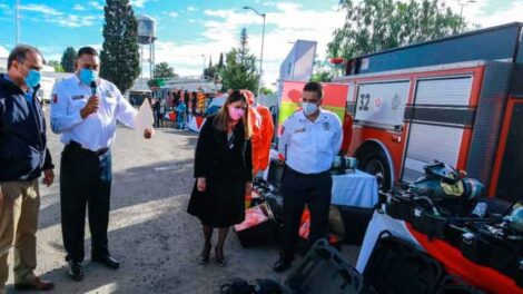 Entregan equipamiento al Cuerpo de Bomberos