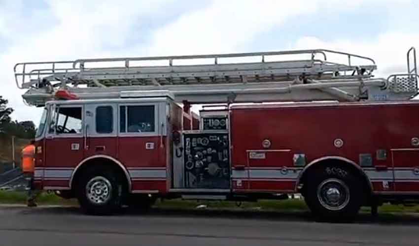 Llego la nueva autobomba de Bomberos Voluntarios de Lincoln