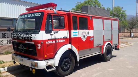 Bomberos Águilas de Acero con nueva autobomba