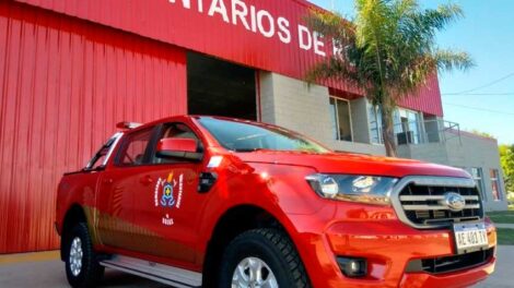 Bomberos Voluntarios presentan su nueva camioneta