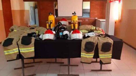 Entregan equipamiento para Bomberos Voluntarios de Sarmiento