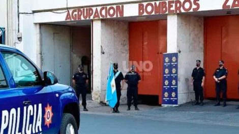 Se entregaron 4 camionetas a Bomberos de la Policia
