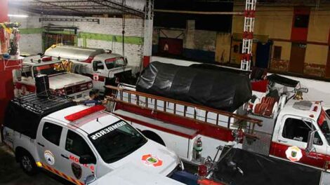 Bomberos sin máquina para atención en altura