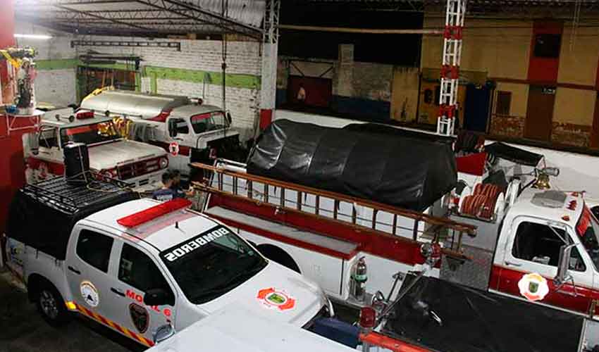 Bomberos sin máquina para atención en altura