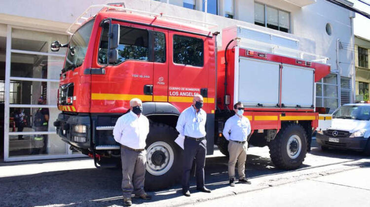 Nuevo Carro de bomberos se integra a la 3ra compañía de Los Ángeles