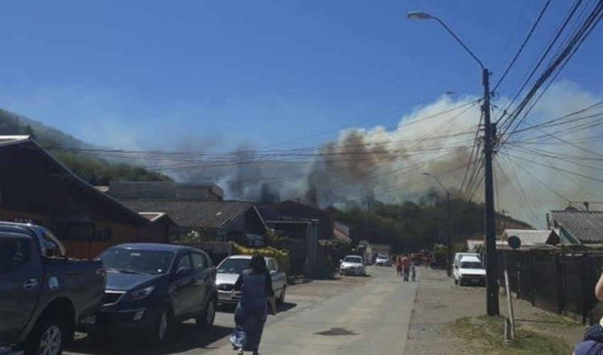 Bomberos fueron atacados cuando acudían a una emergencia