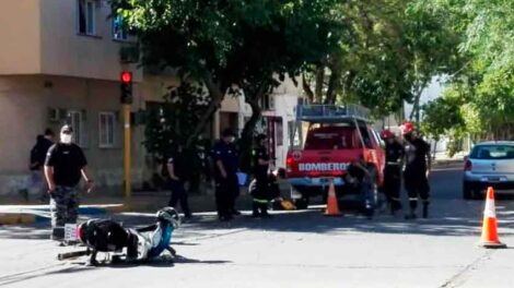 Dos hombres hospitalizados tras chocar con una dotación de Bomberos