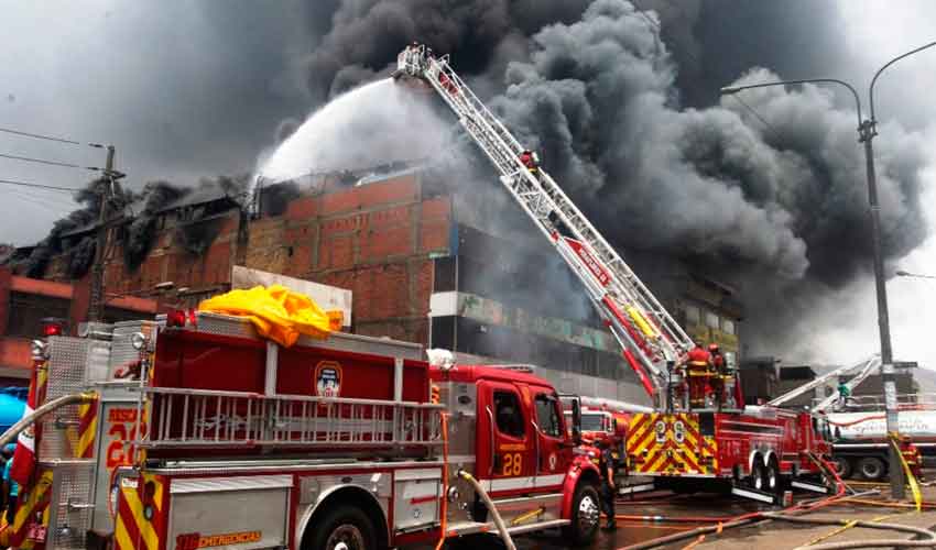 Bomberos combatieron incendio que se registro en La Victoria