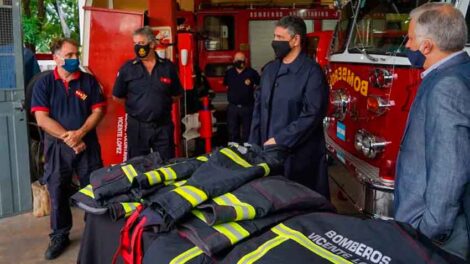 Entrega de nuevos uniformes a Bomberos de Vicente López