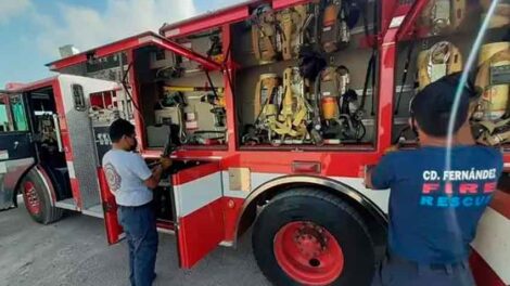 Bomberos buscan recursos para reparar sus vehículos