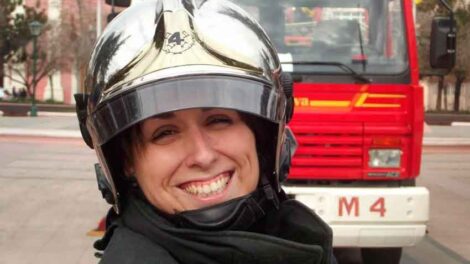 Por primera vez una mujer es electa como oficial general de Bomberos