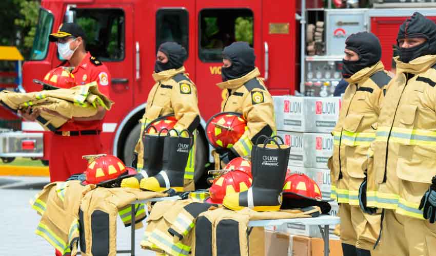 Los Bomberos de Lima y Callao con nuevos equipos de Protección