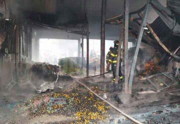 17 galpones del Mercado Mayorista de Quito afectados por un incendio
