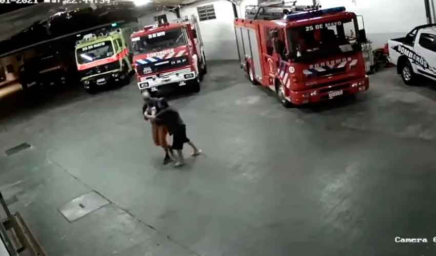 Bombero salvó a un bebé que se estaba ahogando