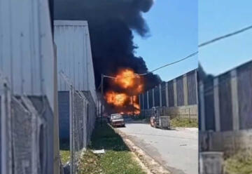 Bomberos combaten un incendio en Polo Industrial
