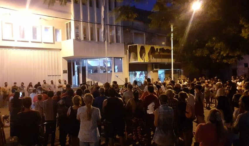 Tiene una discapacidad y lo echaron de Bomberos
