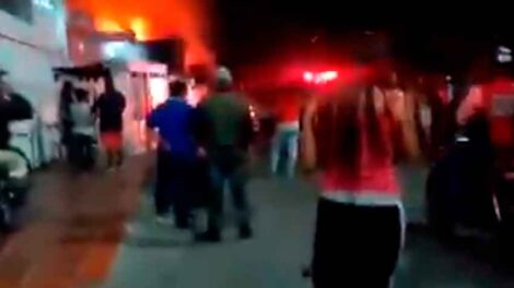 Siete muertos deja gran incendio en tres viviendas