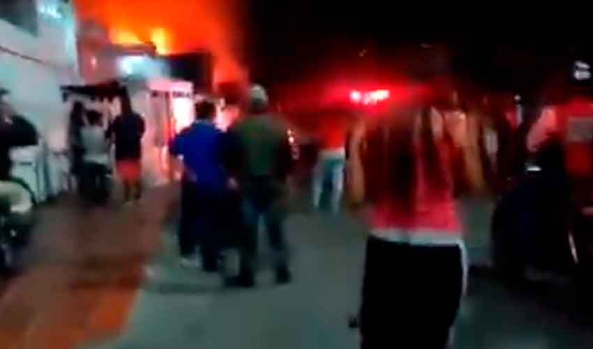 Siete muertos deja gran incendio en tres viviendas