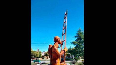 Monte Cristo cuenta con una plaza que brinda su homenaje a los bomberos