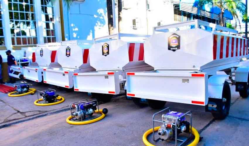 Entregan nuevos equipamientos e indumentaria para Bomberos de la Policía