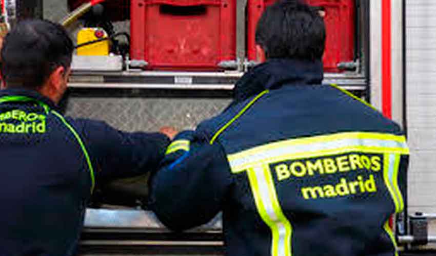 Dos bomberos heridos en un escape de gas en una casa