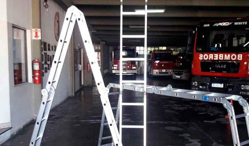 Los Bomberos Voluntarios sumaron escaleras articuladas