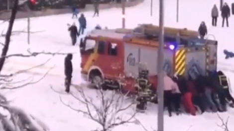 Bomberos de Madrid: "Esta vez somos nosotros los rescatados"