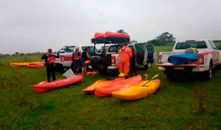 Un bombero busca a su propio hijo que desapareció en el río