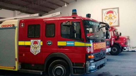 Con una caravana Bomberos celebró la llegada del nuevo móvil