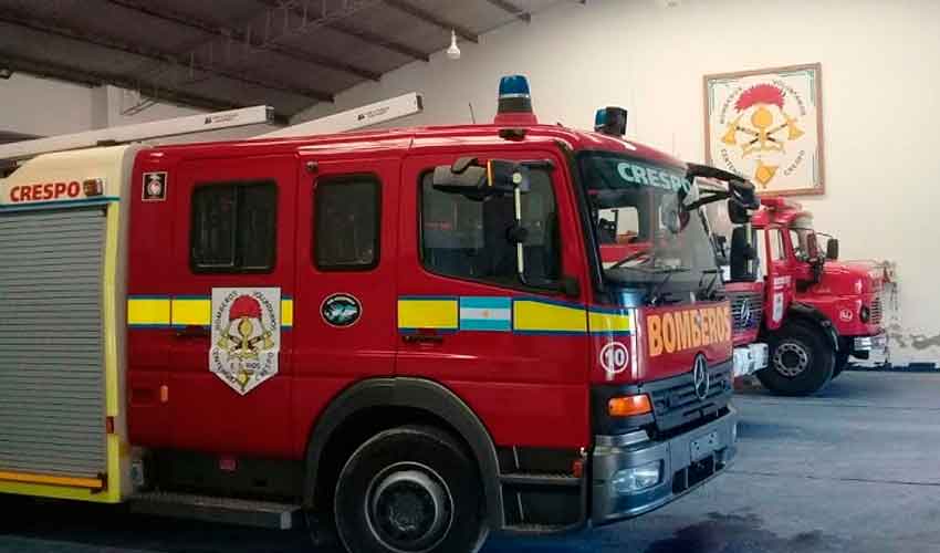 Con una caravana Bomberos celebró la llegada del nuevo móvil