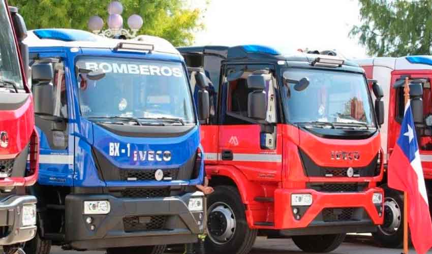 Bomberos de Buin, Curacaví, Til Til e Isla de Maipo reciben nuevos carros