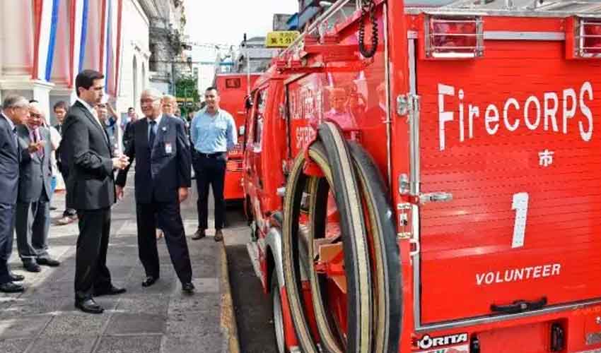 Bomberos Voluntarios recibió carros hidrantes de Japón