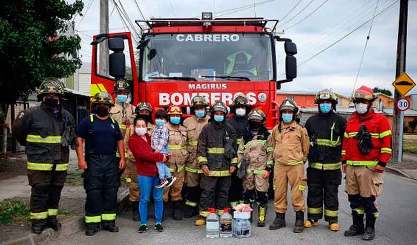 Niño de 4 años donó sus ahorros para el Cuerpo de Bomberos