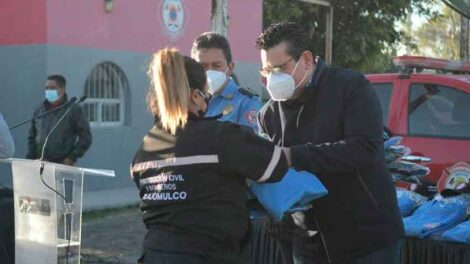 El cuerpo de Bomberos de Tlajomulco recibieron uniformes