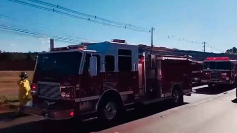 Bomberos presentan tres nuevos carros adquiridos