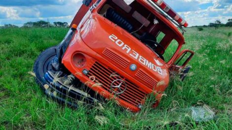 Chocaron un camión de Bomberos y una camioneta 