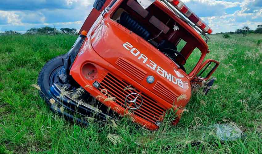 Chocaron un camión de Bomberos y una camioneta 