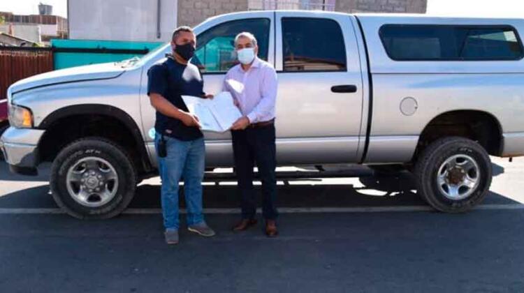 Municipalidad donó camioneta a Bomberos de Mejillones
