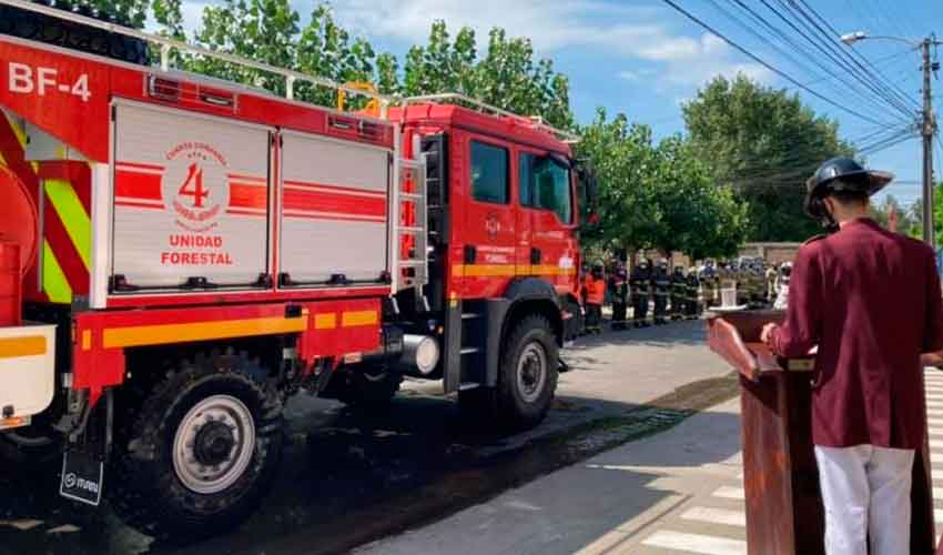 Cuarta compañía de Bomberos recibió nuevo carro de bomberos
