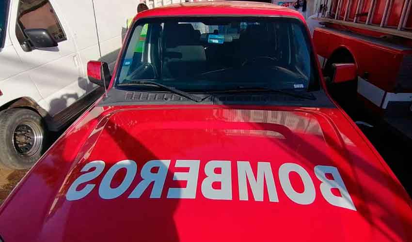 Bomberos del Simub reciben camioneta utilitaria