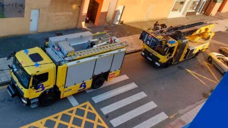 Roban un coche de Bomberos mientras atendían el incendio