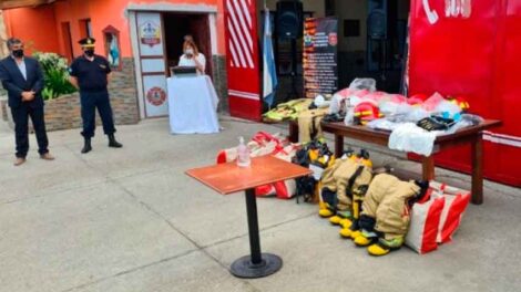 Entregan equipamiento a Bomberos de la Policía de Santa Cruz