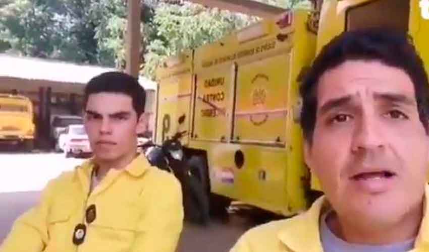 Bombero recibe ofertas laborales tras ser despedido por acudir a un incendio