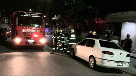 Bomberos de la Ciudad rescató anoche a 3 hermanitos