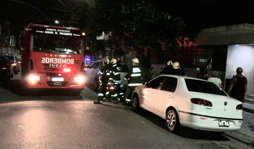 Bomberos de la Ciudad rescató anoche a 3 hermanitos