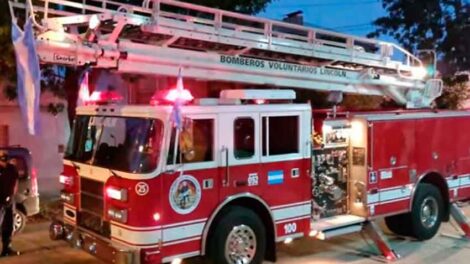 Bomberos de Lincoln presentaron su nuevo autobomba escalera