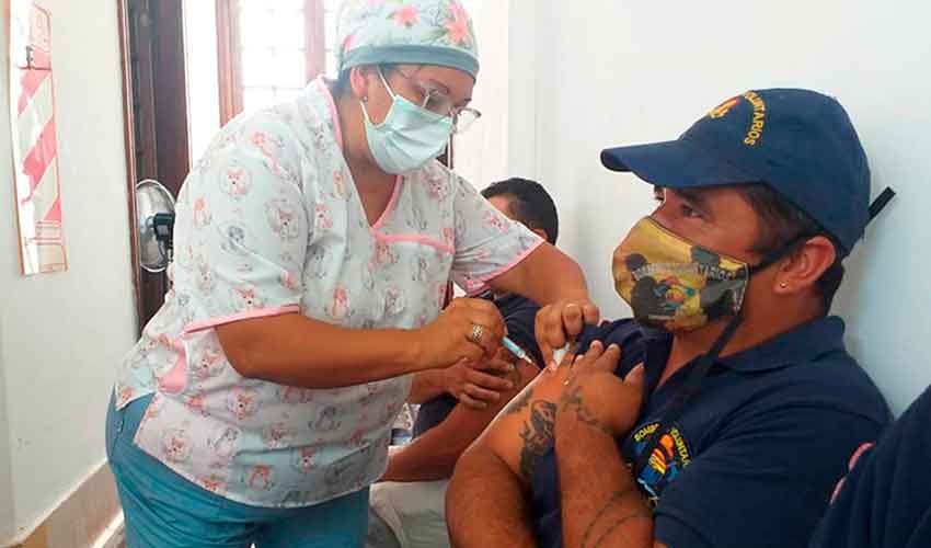 Comenzaron a vacunar a Bomberos Voluntarios entrerrianos