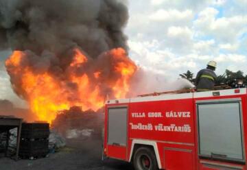 Gran incendio en el Parque Industrial de Alvear
