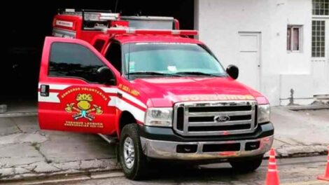 Rescatan a un chico cuya cabeza había quedado atrapada en una reja